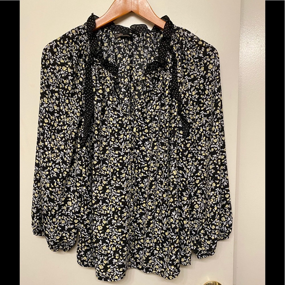 women’s black floral sheer blouse 3/4 sleeves 🌼